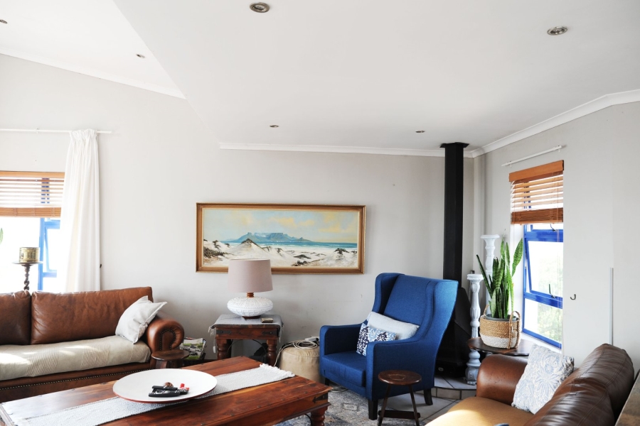 To Let 5 Bedroom Property for Rent in Paradise Beach Western Cape